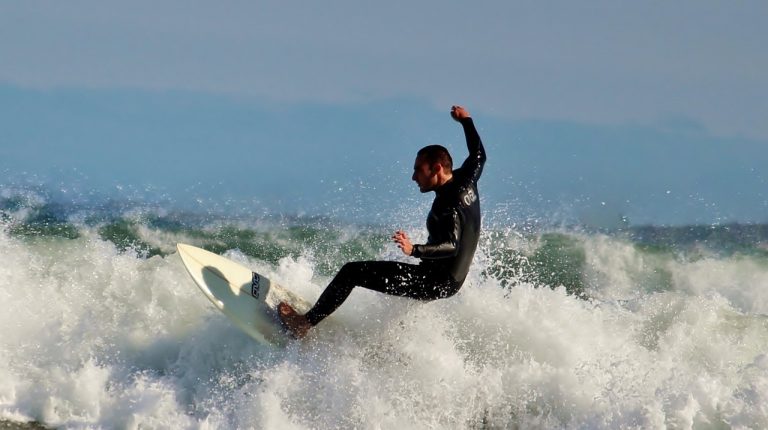 The Comprehensive Guide to Rash Guards for Beach and Pool Fun